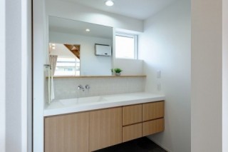 1階　オリジナルの洗面台　注文住宅の新築事例