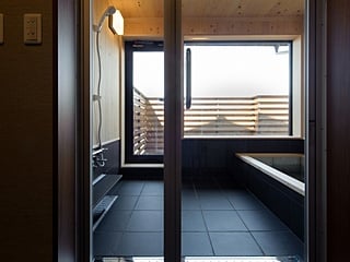 浴室　自然素材の新築住宅事例