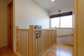 2階　子世帯　階段　注文住宅の新築事例