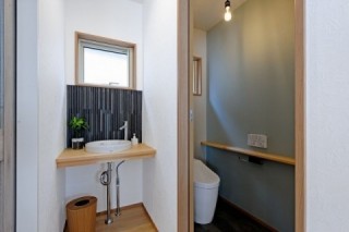 1F洗面室・トイレ　注文住宅の新築事例