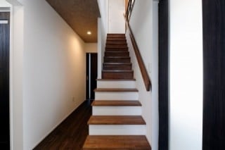 1-2階段　注文住宅の新築実例