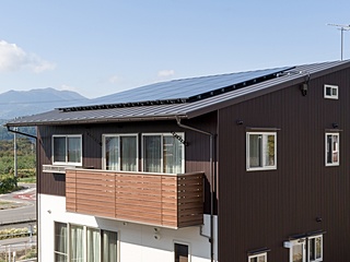 太陽光発電　中野市　自由設計の家