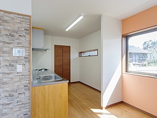 キッチン　自然素材の新築住宅事例