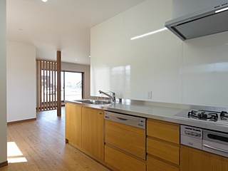 キッチン　自然素材の新築住宅事例