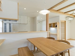 ダイニング・キッチン　自然素材の新築事例住宅
