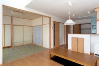リビング・和室・キッチン　自由設計の新築事例