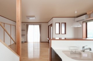 キッチン・リビング　中野市の新築住宅事例